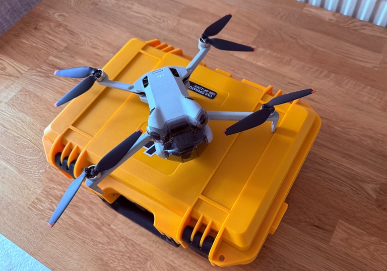 DJI Mini 4 Pro (Fly More Combo) Six Batteries (CASH On COLLECTION Only)