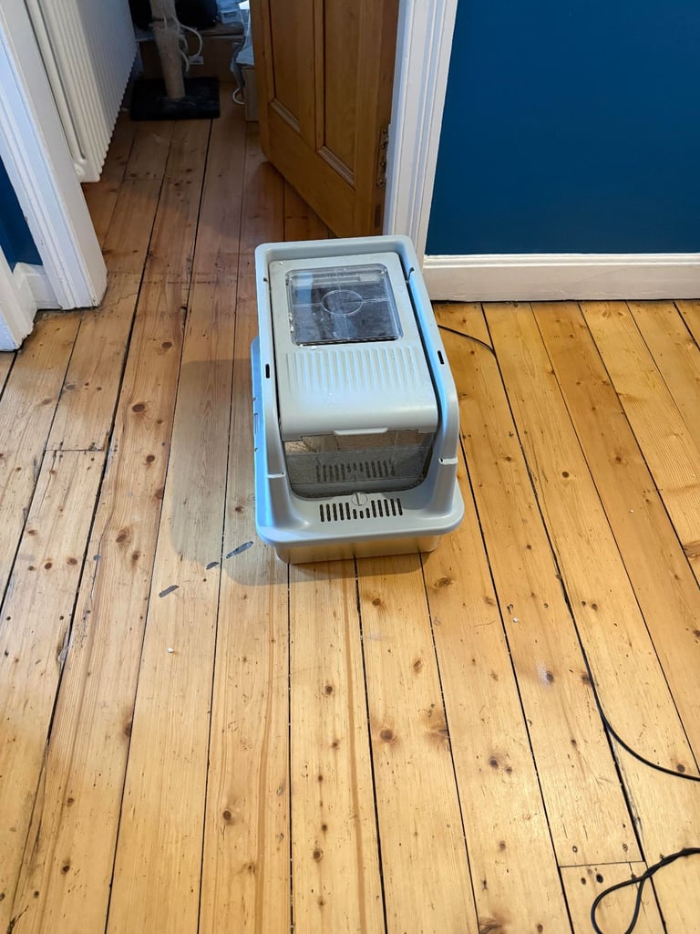 image for Metal Litter Tray Un-Used