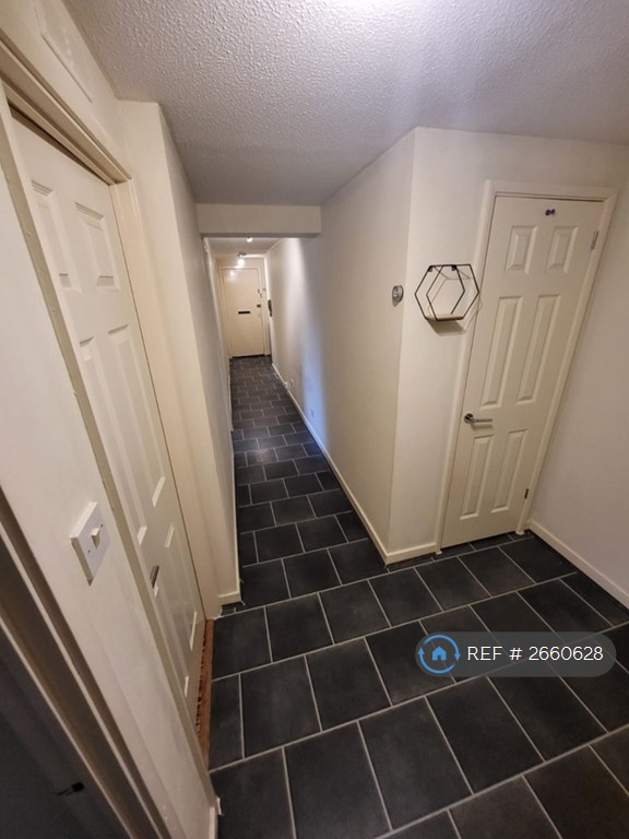 3 bedroom flat in Eastfield Road, Glasgow, G21 (3 bed) (#2660628)