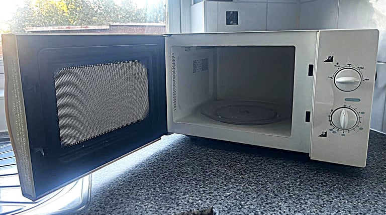 image for De'Longhi Microwave Oven - 800w