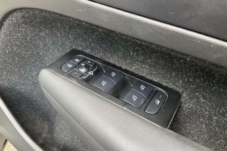 2020 Volvo XC40 2.0 B4P R DESIGN Pro 5dr Auto Semi-Auto Estate Petrol Semi Automatic