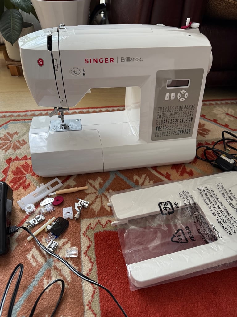  The Singer Brilliance 6180 sewing machine 