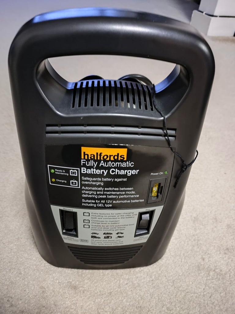 image for Halfords automatic car battery charger