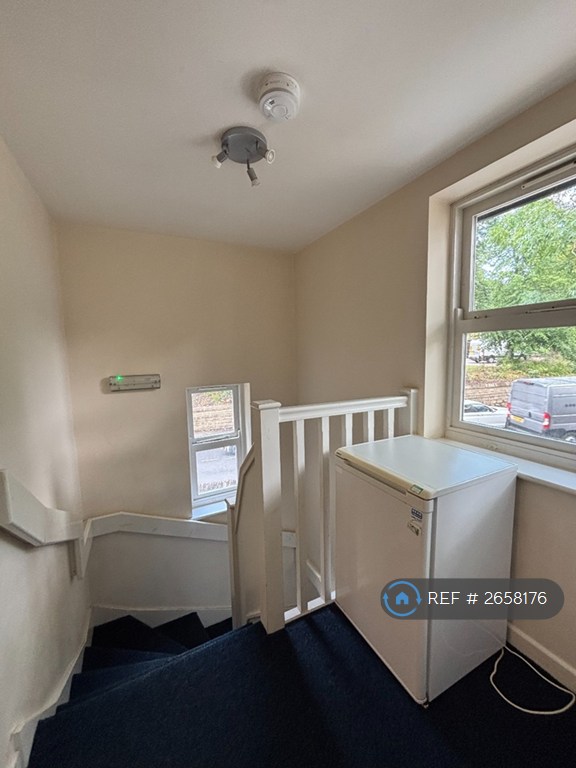 4 bedroom flat in Broomhall Road, Sheffield, S10 (4 bed) (#2658176)