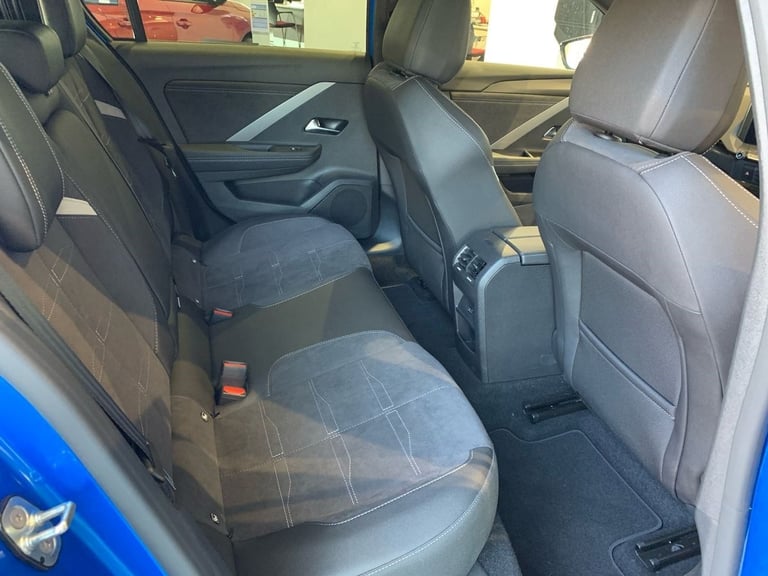 2023 Vauxhall Astra 115kW Ultimate 54kWh 5dr Auto Hatchback Electric Automatic