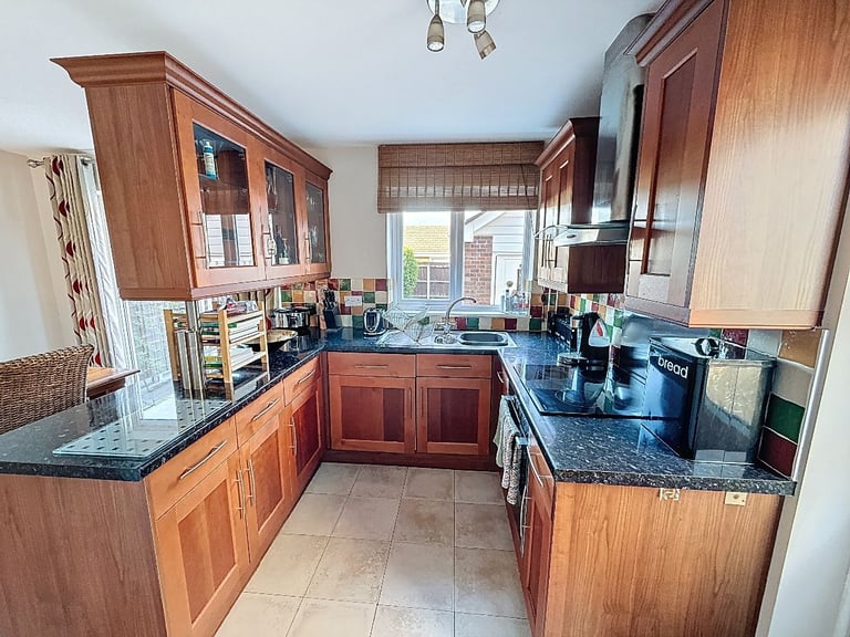 2 bedrooms in ROOM IN Braithwell Drive, Stoke-on-Trent, Staffordshire, ST2 7NT