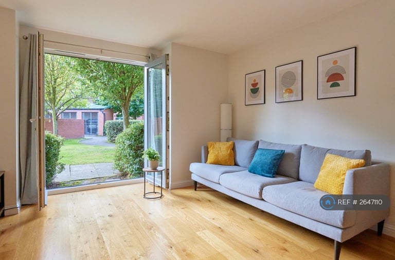 2 bedroom flat in Tytler Court, Edinburgh, EH8 (2 bed) (#2647110)