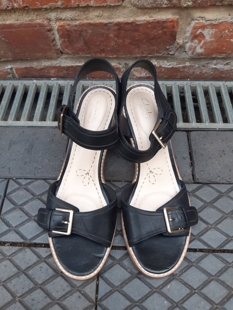 image for Leather sandals, size 7 by Clarkes, 2.5 inch heel