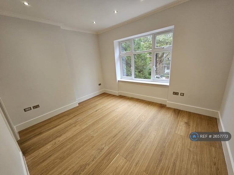 3 bedroom flat in Chatsworth Road, London, NW2 (3 bed) (#2657773)