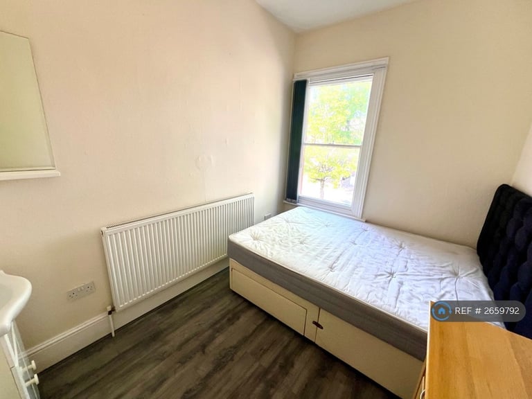 6 bedroom house in Radford Road, Leamington Spa, CV31 (6 bed) (#2659792)