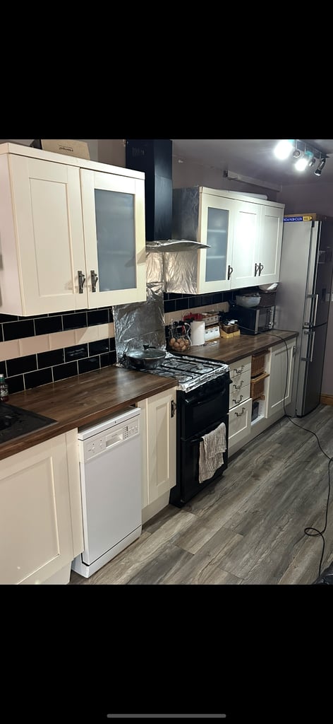 3 bedroom with 2 bathrooms 