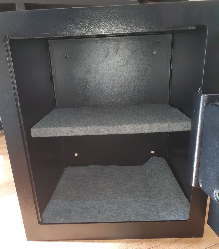YALE Electronic Safe Large 1 Key FAULTY COLLECT ONLY LONDON NW9