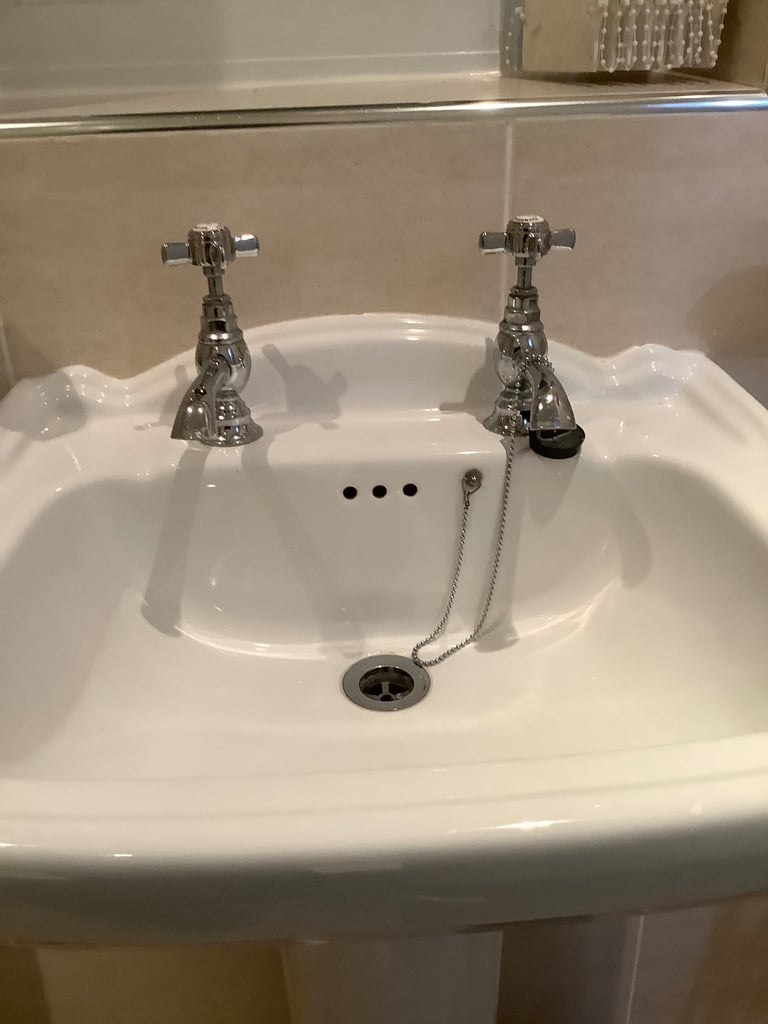Bathroom sink