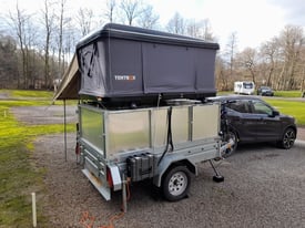 Camping box trailer with rooftop tent