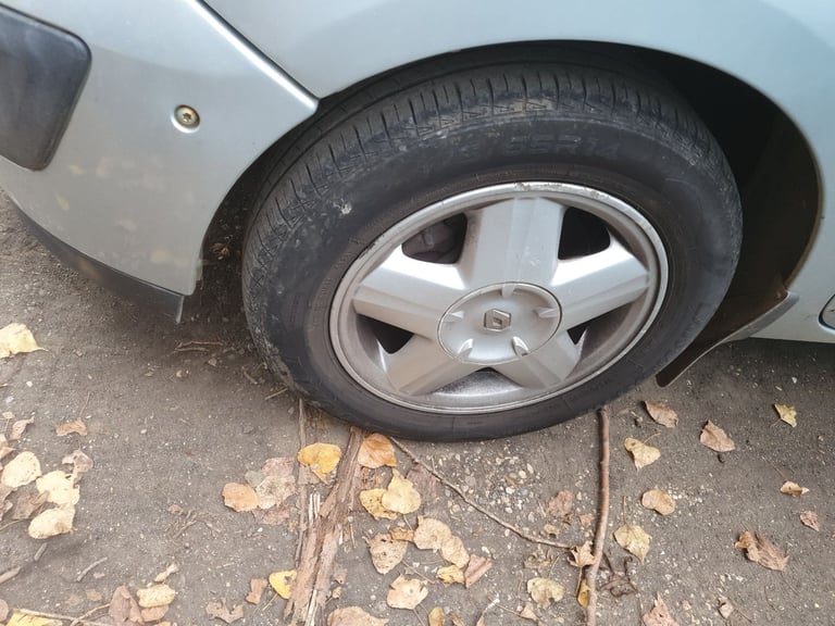 Renault Kangoo 2005 Alloy for nut wheel. 