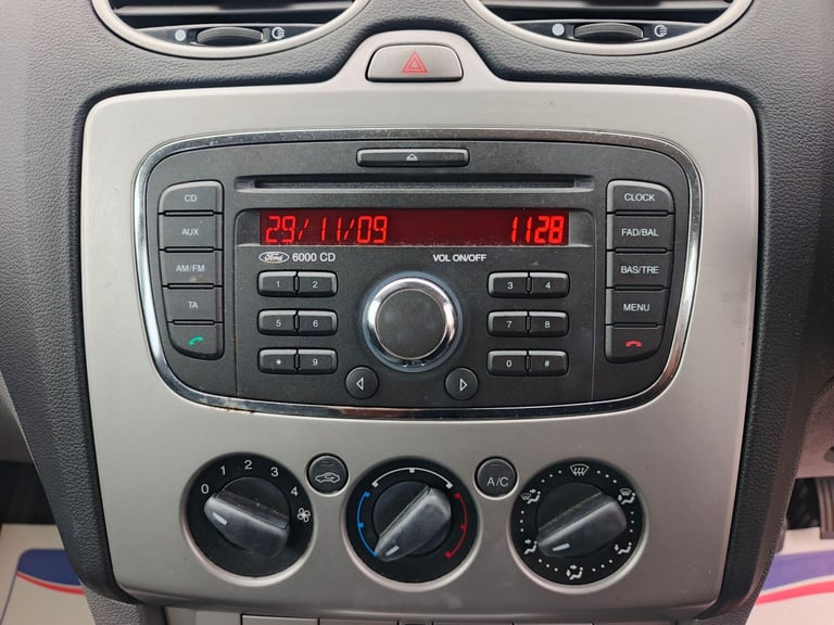 2010 Ford Focus 1.6 Zetec 5dr ESTATE Petrol Automatic