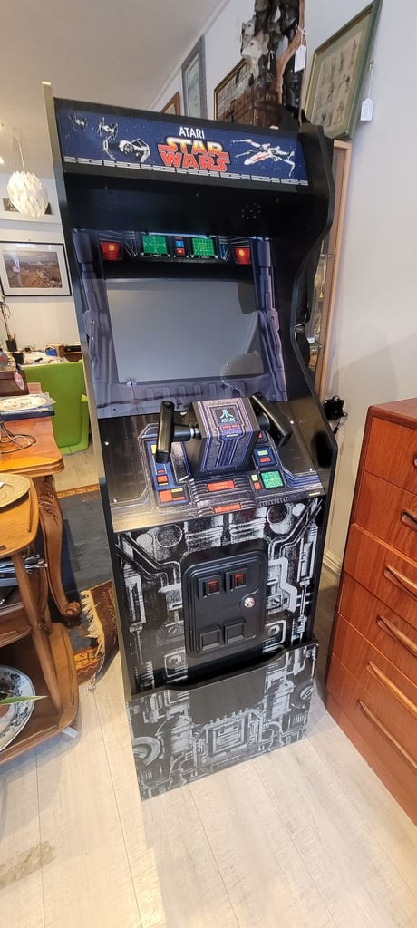 Vintage starwars Arcade machine atari