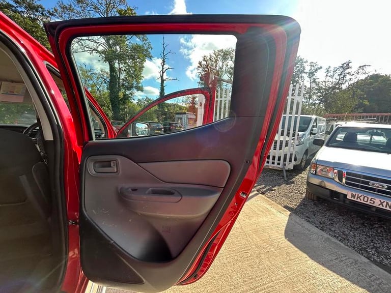 2019 Mitsubishi L200 L200 4Life DI-D 4x4 DIESEL Manual