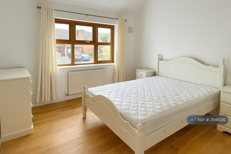 image for 4 bedroom house in Beaumont Place, Isleworth, TW7 (4 bed) (#2546330)