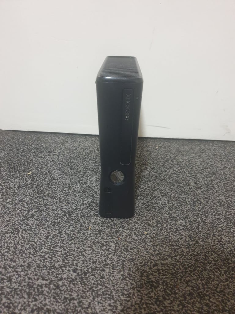 Xbox 360 s console (no controller)
