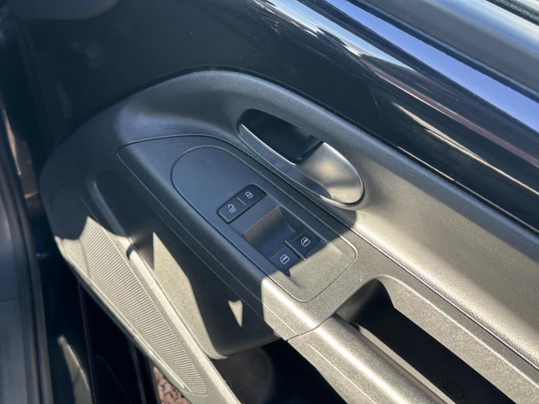 VOLKSWAGEN UP 1.0 Move up! 2015