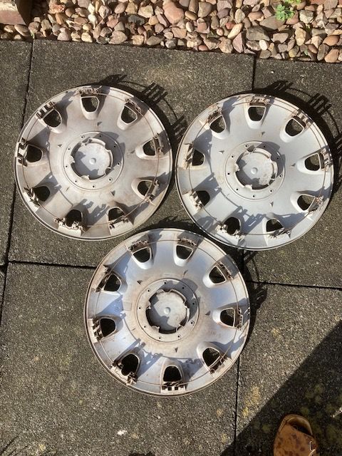 Volkwagen Golf and Touran wheel trims – 3No - Part number – 1T0 601 147