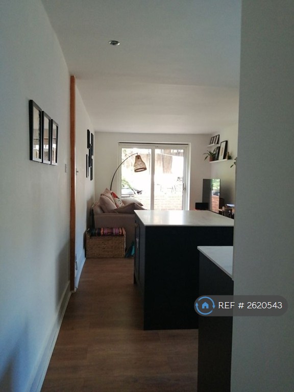 1 bedroom flat in Birkbeck Road, London, W3 (1 bed) (#2620543)