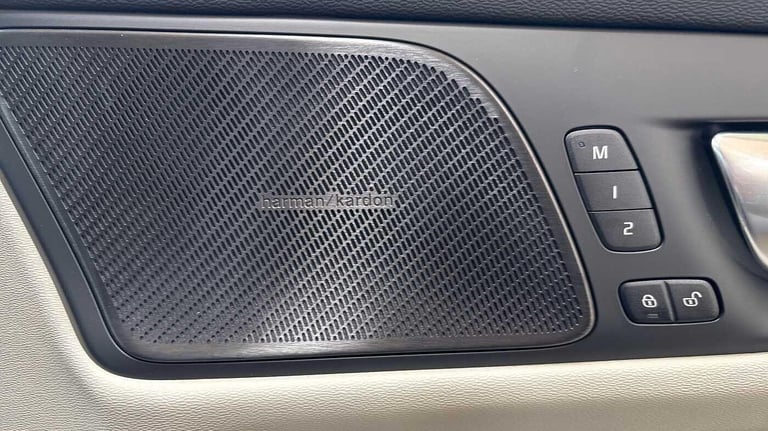 2025 Volvo V60 2.0 T8 [455] PHEV Ultra Dark 5dr AWD Auto ESTATE PETROL/ELECTRIC Automatic