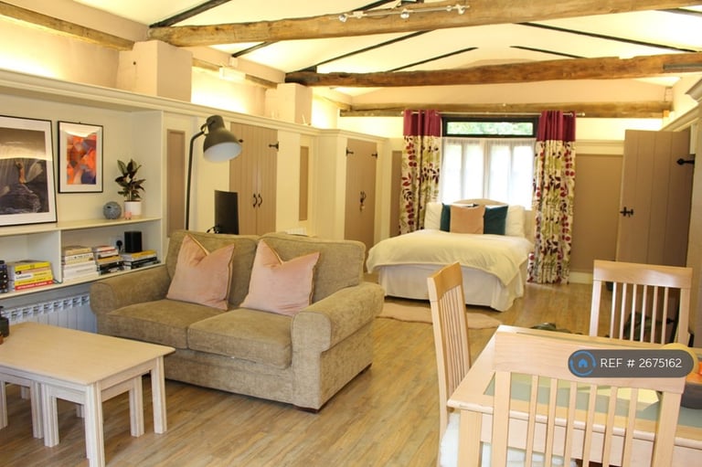 Studio flat in Frith Farm House, Faversham, ME13 (#2675162)