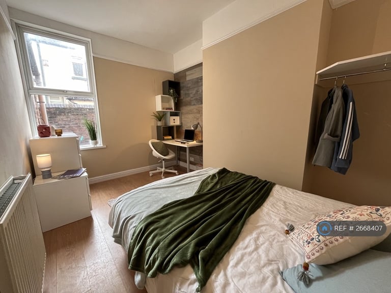 4 bedroom house in Crawford Avenue, Mossley Hill, Liverpool, L18 (4 bed) (#2668407)