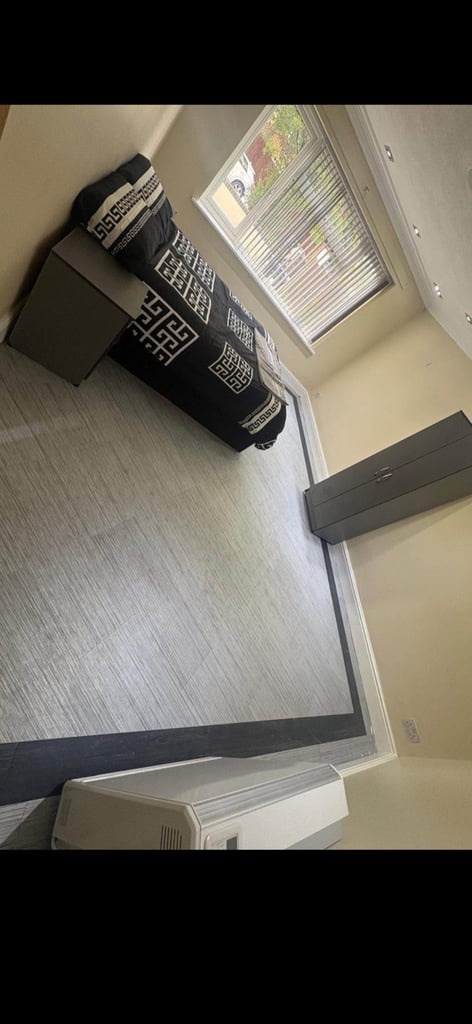 Ready for a change? 🤔 Birmingham rooms await 🏡