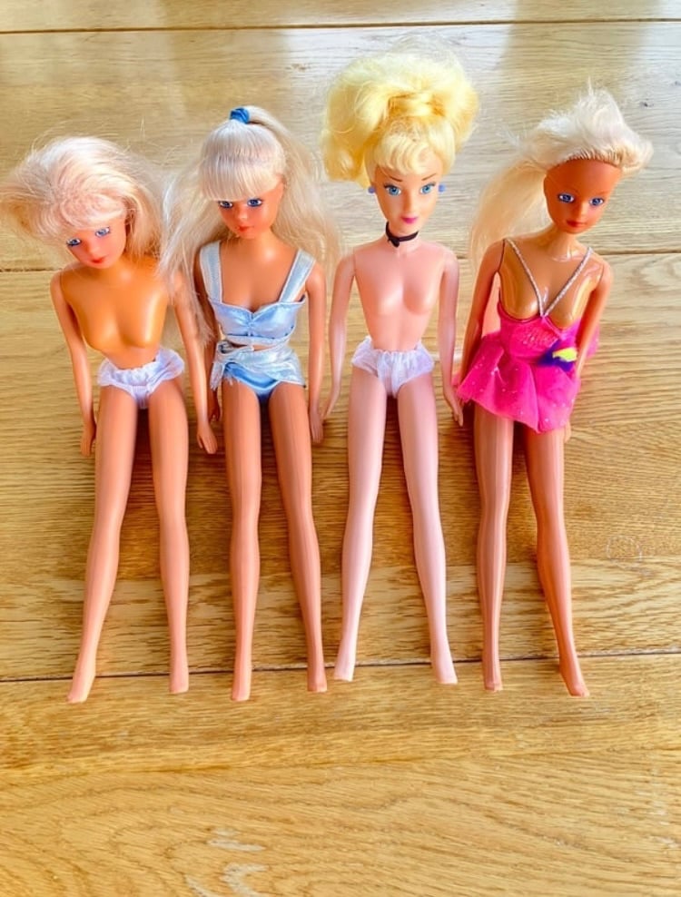 Free with any purchase over £10 -      12 DOLLS 
