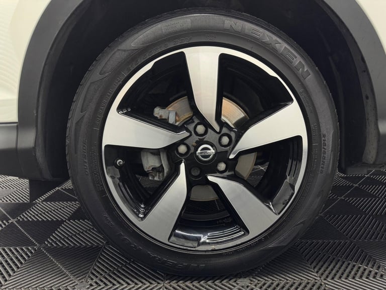 2016 Nissan Qashqai 1.2 DIG-T N-Connecta XTRON 2WD Euro 6 (s/s) 5dr HATCHBACK Petrol Automatic