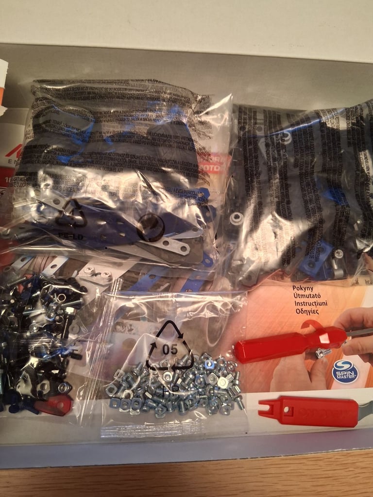 Meccano racing car kit 