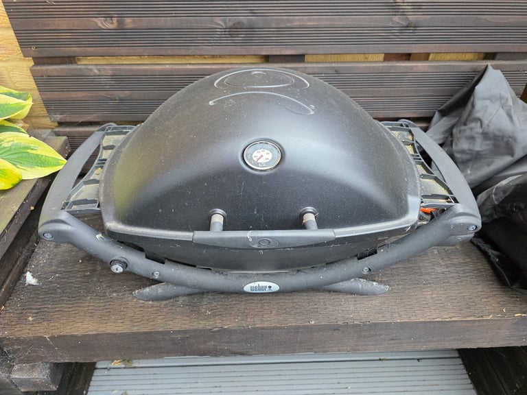 image for Weber 2200 inc. almost full gas bottle and weber cover