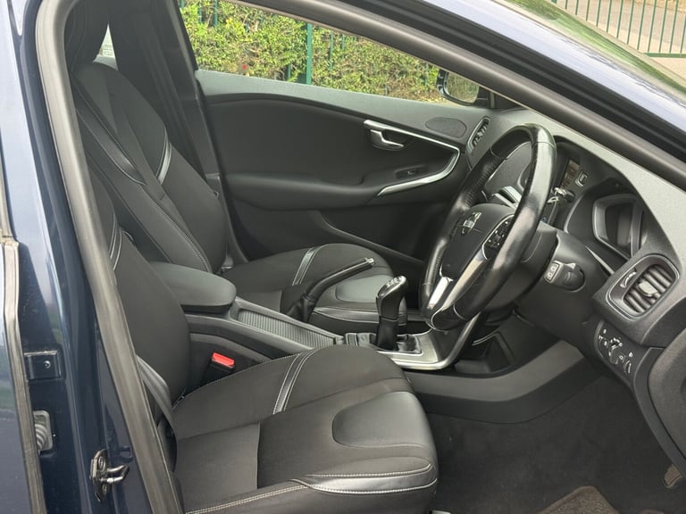 2013 Volvo V40 T3 SE 5dr HATCHBACK Petrol Manual