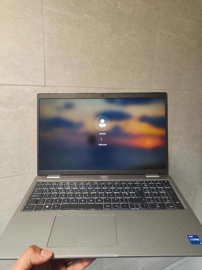 *ALMOST NEW* Dell Latitude 5540 2022