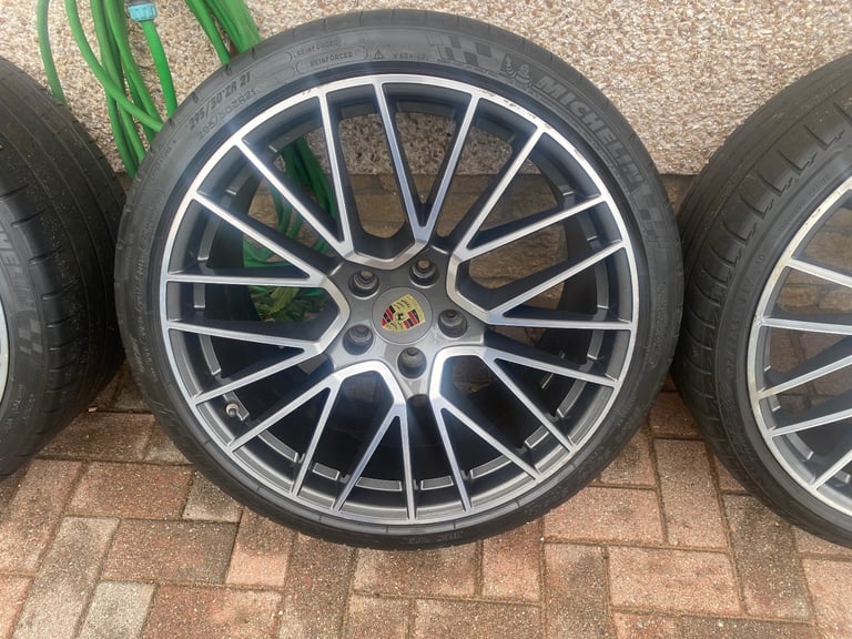 21” genuine Porsche alloy wheels with tyres.