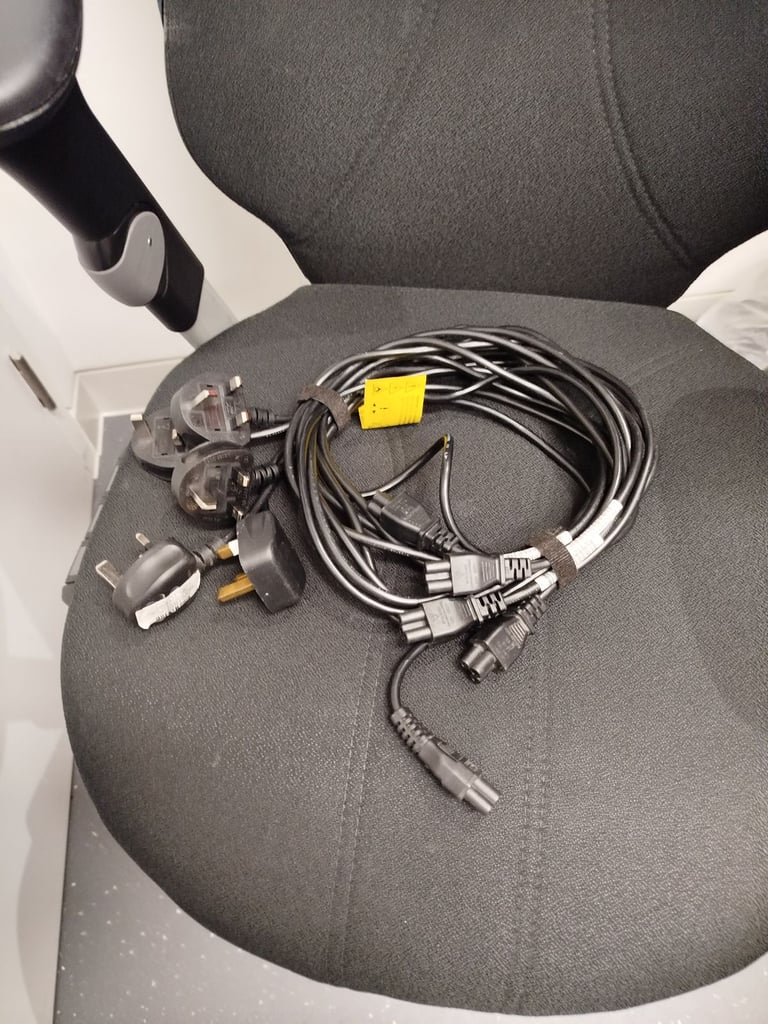 5 X C5 Female to UK plug with 5A (amp) Power Extension Cable connecting