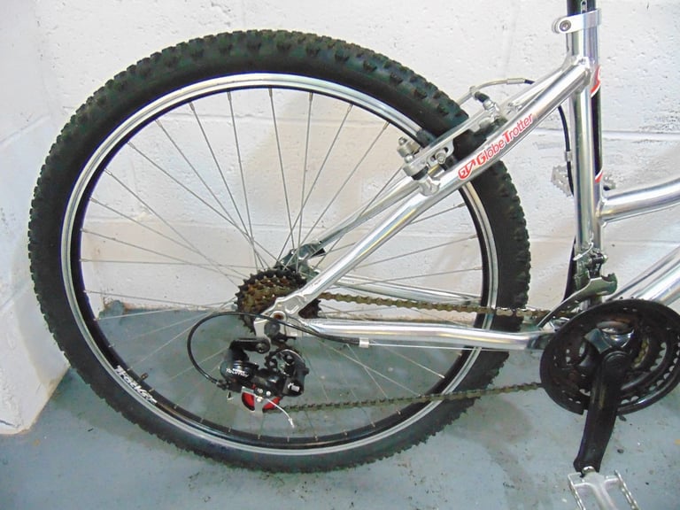 Globe Trotter (16 inch frame) Hardtail Mountain Bike (free local delivery)