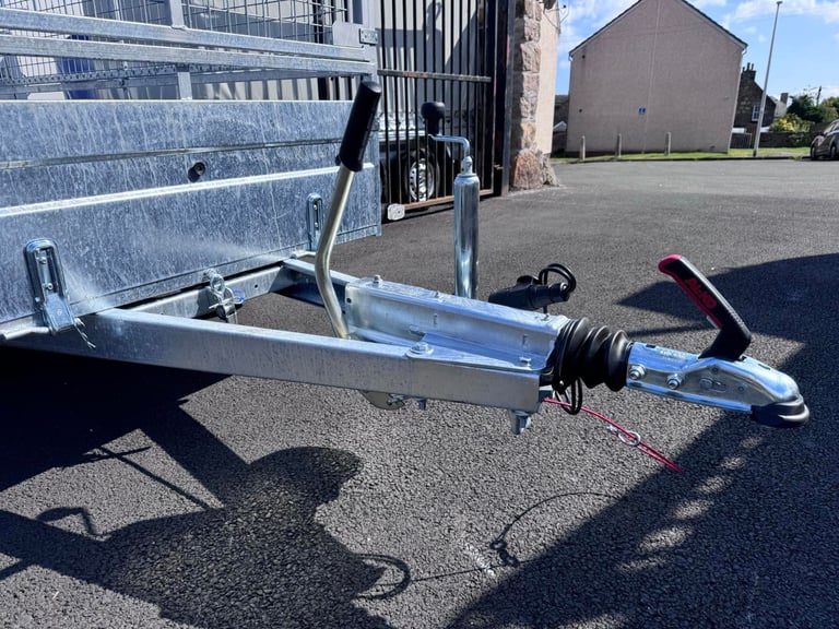 New 8,2ft x 4,3ft twin axle trailer with 60cm mesh 1300kg braked