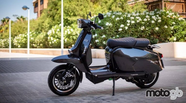 image for Royal Alloy GP 125cc S Modern Classic Retro Automatic Moped Scooter Liquid Co...
