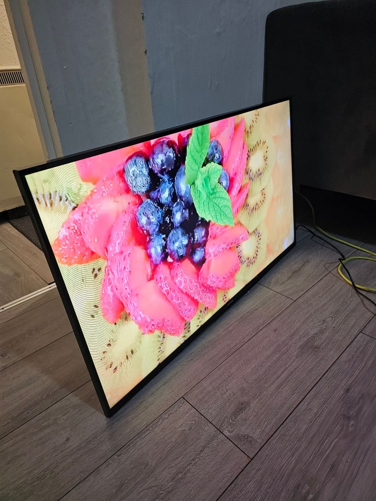 40" SAMSUNG 4K ULTRA SMART TV 