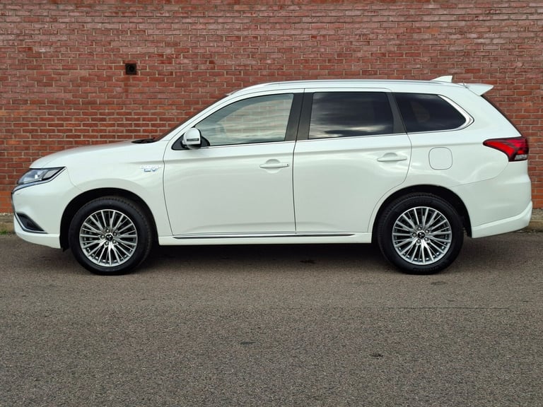 2021 21 Mitsubishi Outlander 2.4 PHEV Dynamic CVT Auto 4WD. 13.8kWh. 1 Owner.