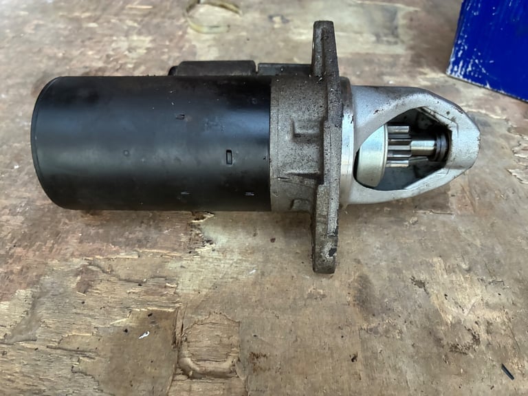 Starter motor off a 3.9 v8 