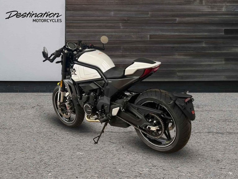 2025 Cf Moto Cl-X 700CL-X SPORT Petrol white 6 Speed