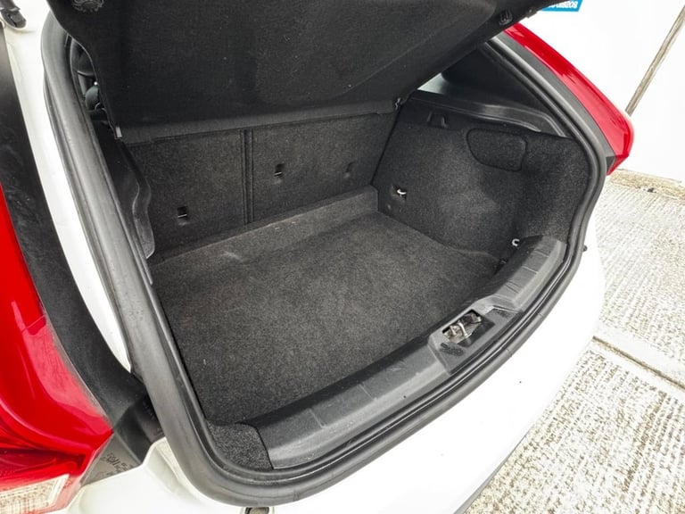 2015 15 VOLVO V40 1.6 D2 R-DESIGN LUX HATCHBACK 5DR DIESEL MANUAL EURO 5 (S/S) (