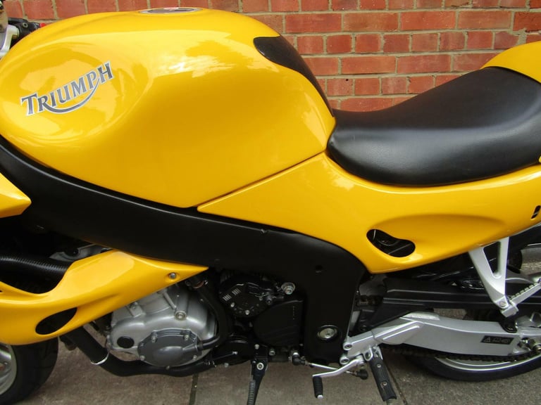 YELLOW TRIUMPH SPRINT RS 955i 13000 MILES VERY NICE EXAMPLE