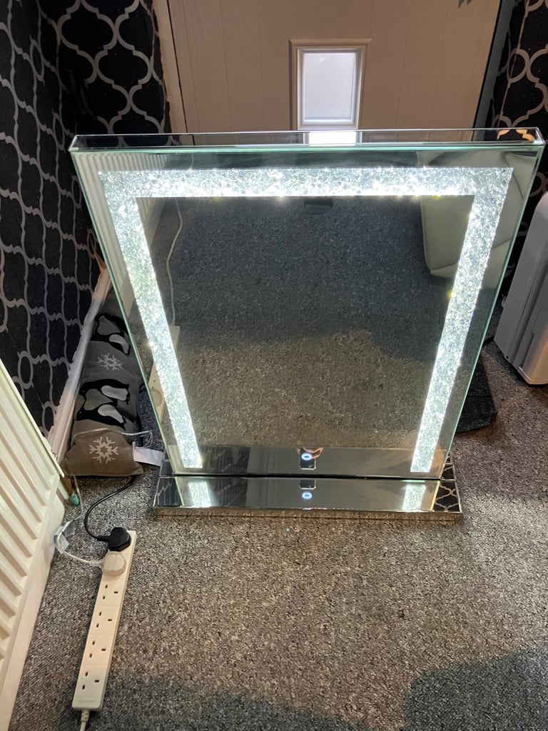 image for Mirror bling with electric plug for lights can deliver for a small charge