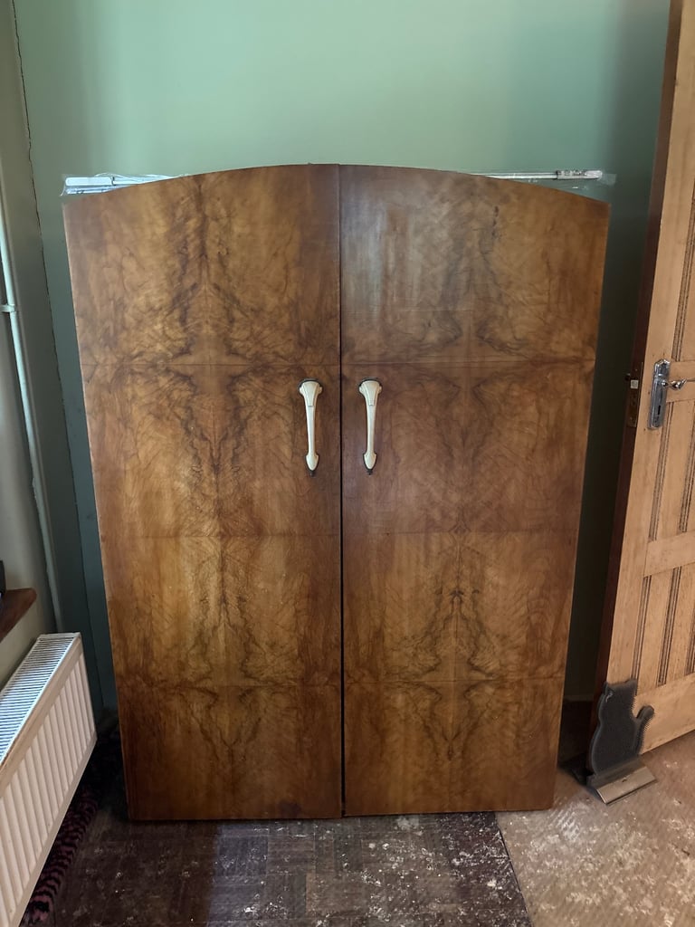 Wardrobe 1930’s Walnut Veener